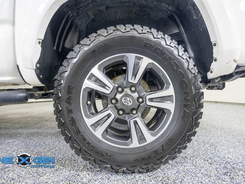Used 2019 Toyota Tacoma TRD Sport AWD/4WD image 50