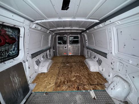 Used 2014 Ford E-350 and Econoline 350 Extended Super Duty RWD image 22