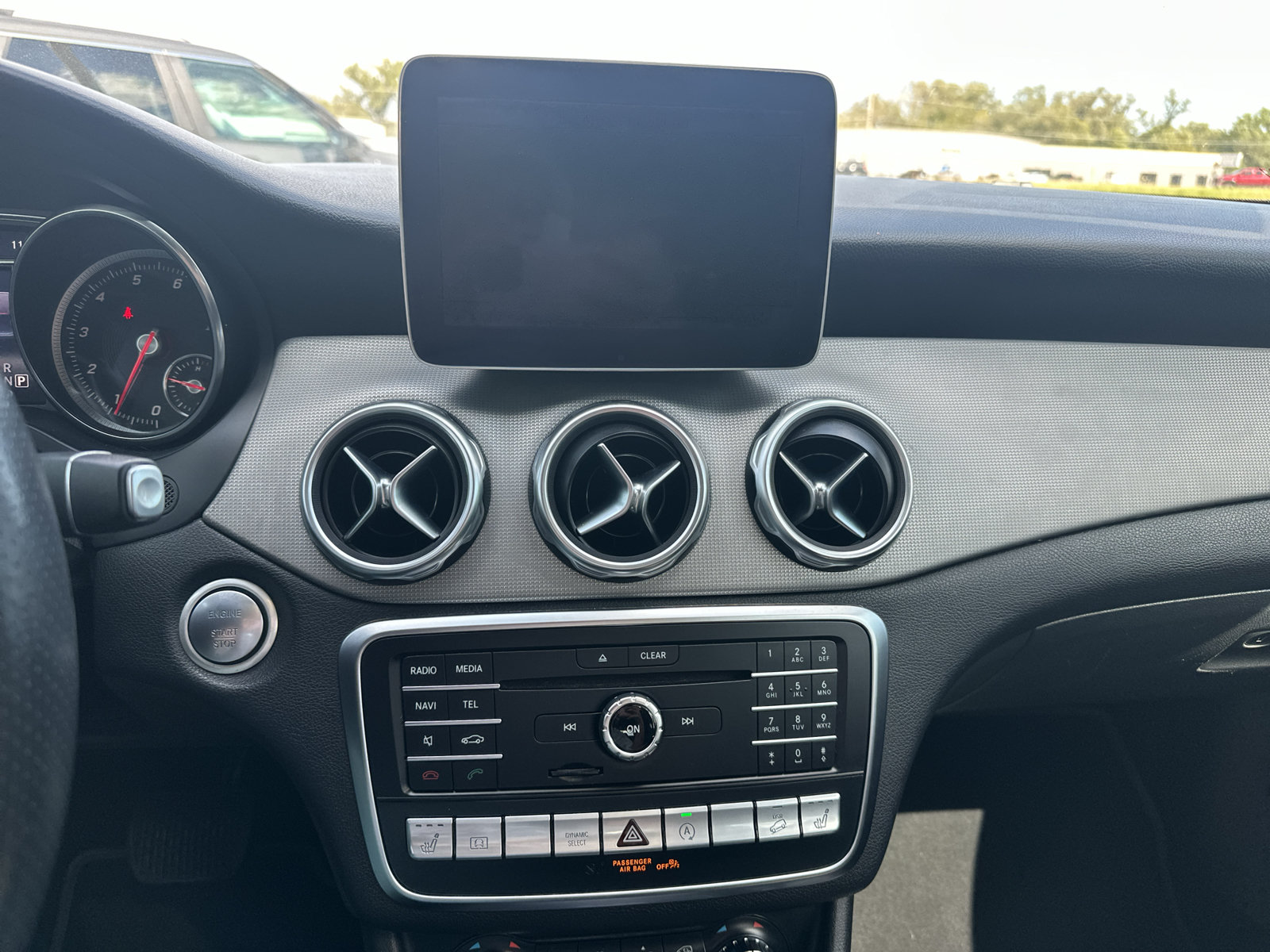 Used 2018 Mercedes-Benz GLA 250 4MATIC w/ Premium Package image 4
