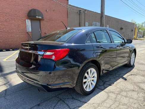 Used 2011 Chrysler 200 Touring image 3