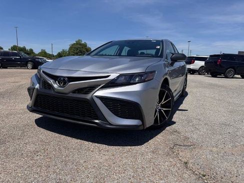 Used 2024 Toyota Camry SE FWD image 1