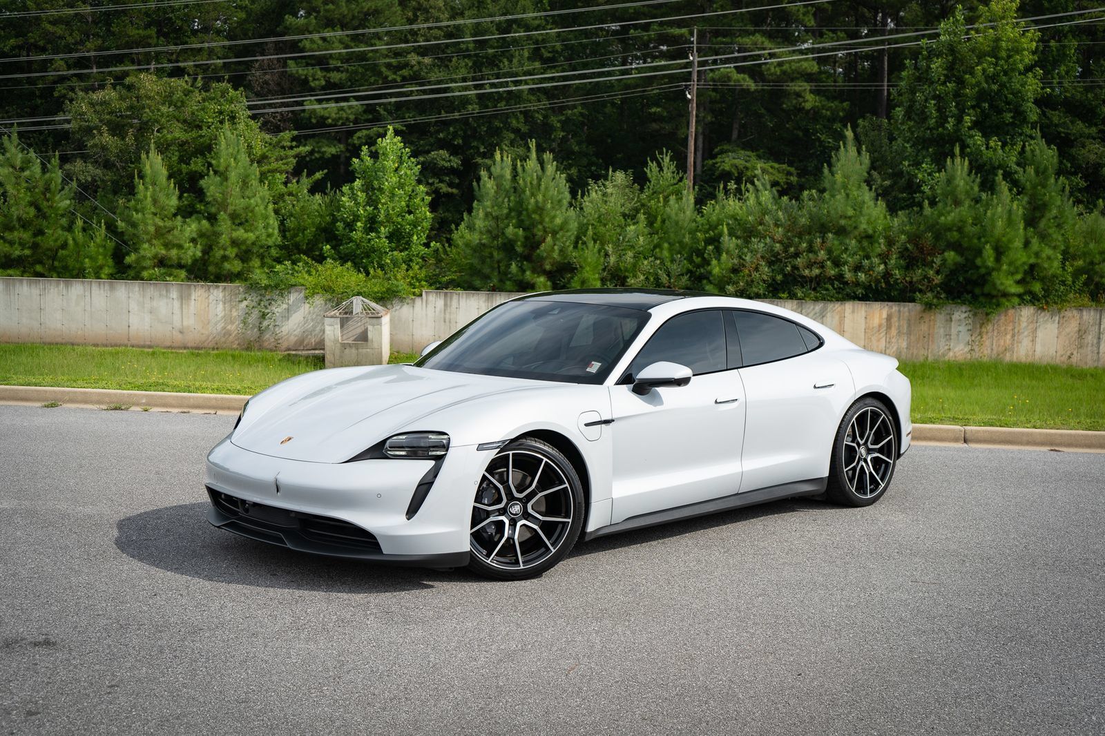 Used 2023 Porsche Taycan RWD image 4