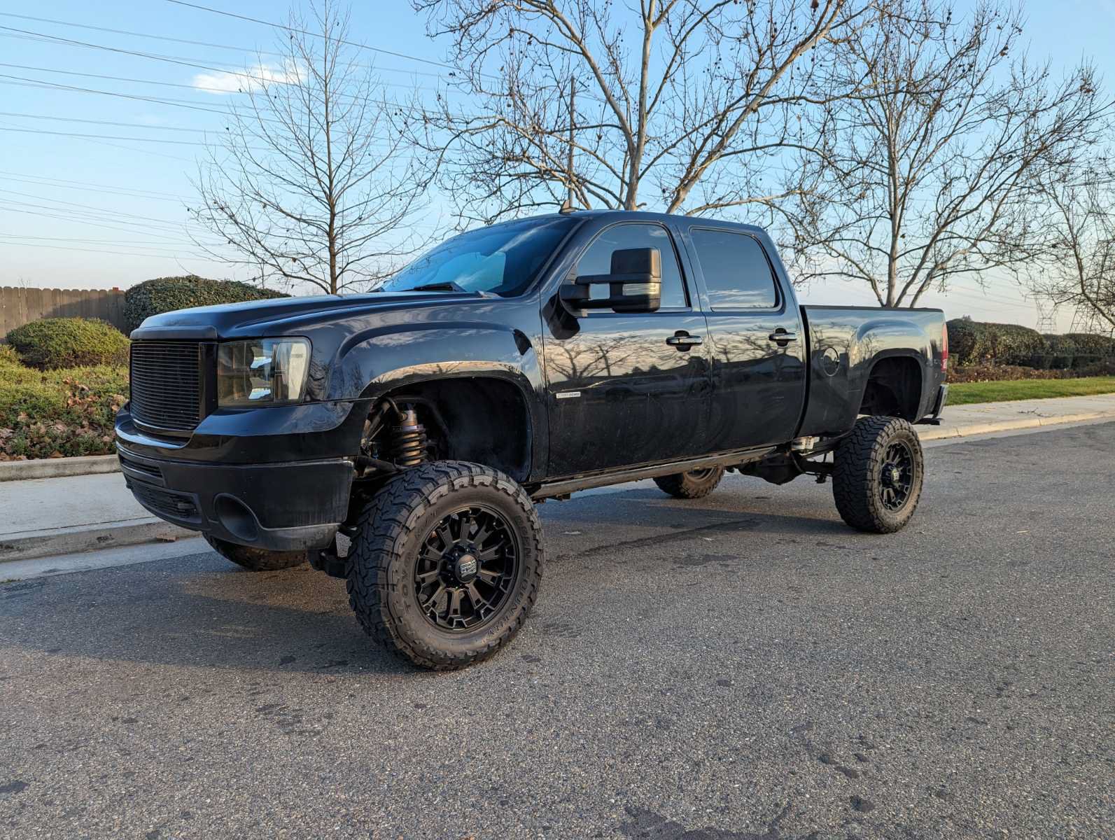 Used 2007 GMC Sierra 2500 SLT w/ EZ-Lift Tailgate Package RWD image 1