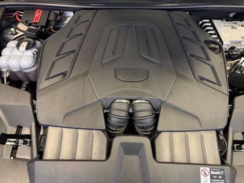 Used 2025 Porsche Cayenne S image 27