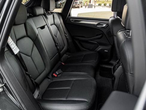 Used 2021 Porsche Macan S image 40