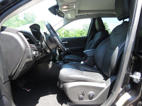 Used 2020 Jeep Cherokee Limited AWD/4WD image 10