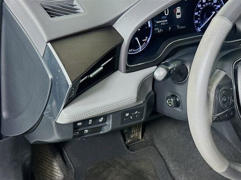 Used 2019 Toyota Avalon Limited image 17