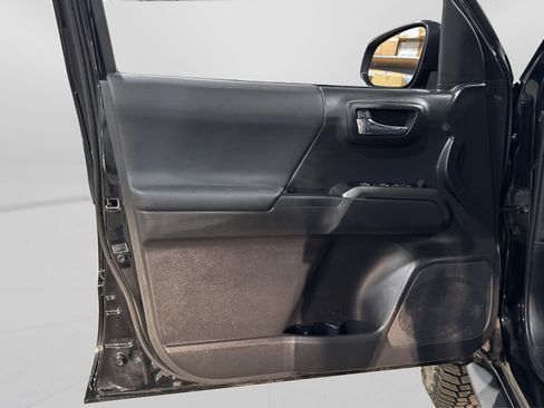 Used 2023 Toyota Tacoma TRD Sport image 15