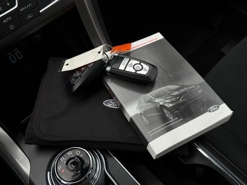 Used 2020 Ford Fusion SE image 4