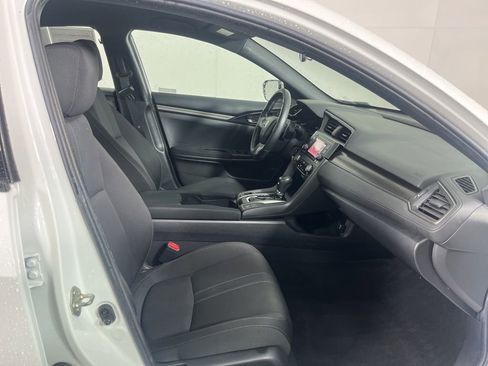 Used 2018 Honda Civic Sport image 8
