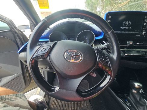 Used 2021 Toyota C-HR XLE FWD image 13