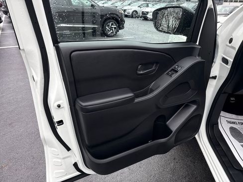 Used 2025 Nissan Frontier S image 8