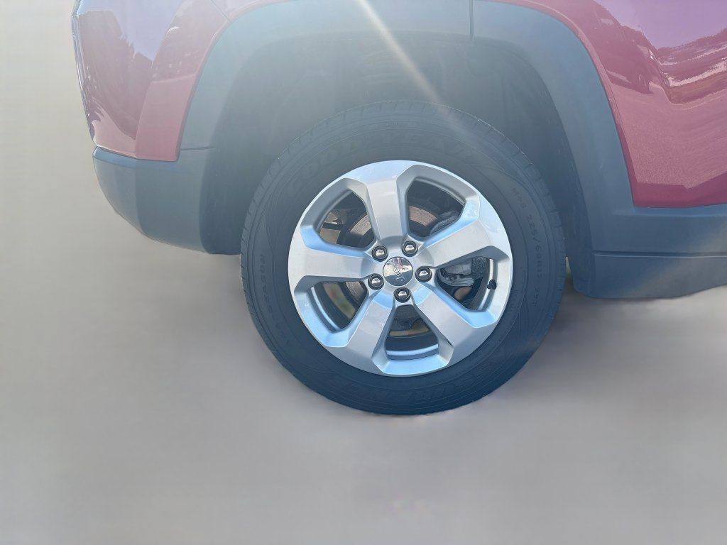 Used 2019 Jeep Compass Latitude w/ Cold Weather Group AWD/4WD image 13