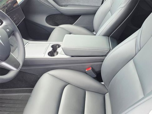 Used 2025 Tesla Model Y Long Range image 11