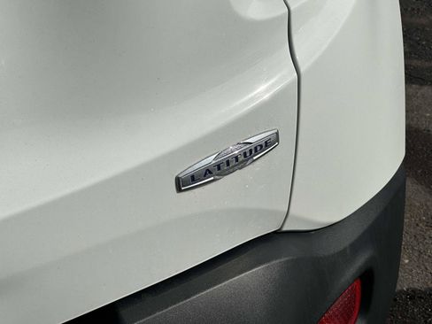 Used 2022 Jeep Renegade Latitude w/ Convenience Group image 10