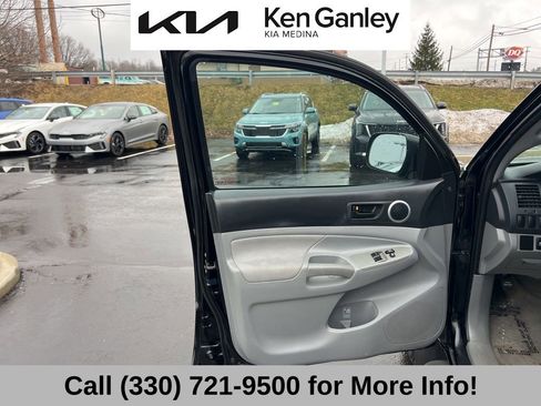 Used 2011 Toyota Tacoma PreRunner image 25