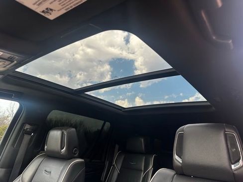 Used 2023 Cadillac Escalade ESV Premium Luxury image 19