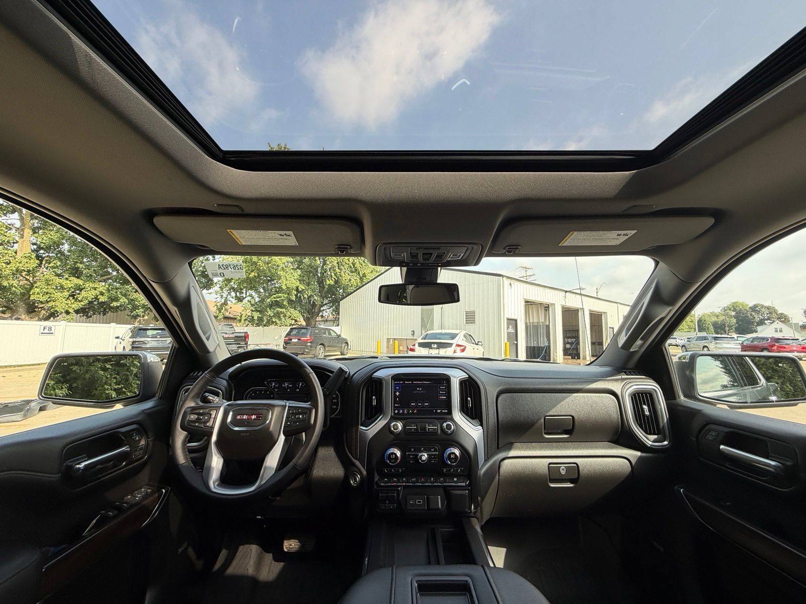 Used 2019 GMC Sierra 1500 SLT w/ SLT Premium Plus Package AWD/4WD image 27