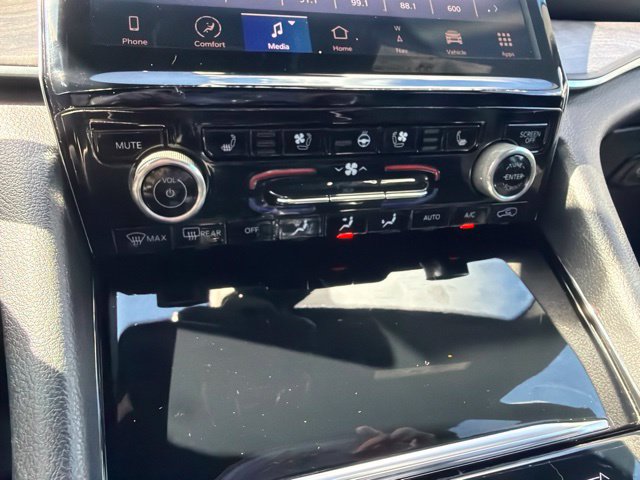 Used 2022 Jeep Grand Cherokee L Overland w/ Luxury Tech Group IV AWD/4WD image 31