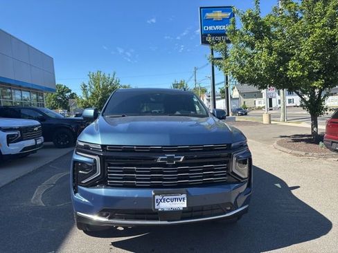 Used 2026 Chevrolet Suburban High Country AWD/4WD image 3