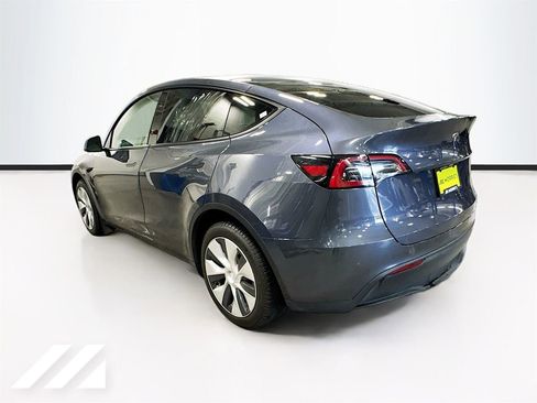 Used 2023 Tesla Model Y Long Range image 7