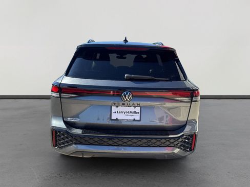 New 2026 Volkswagen Tiguan SE R-Line image 5