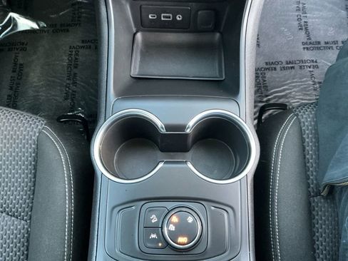 Used 2024 GMC Terrain SLE image 17