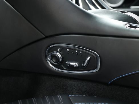 Used 2018 Aston Martin DB11 V12 RWD image 38