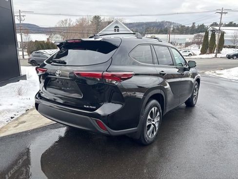 Used 2024 Toyota Highlander XLE image 15