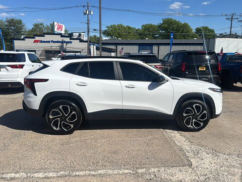 Used 2025 Chevrolet Trax RS w/ Driver Confidence Package FWD image 9