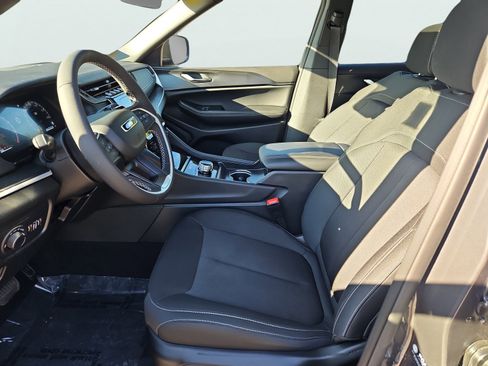 Used 2025 Jeep Grand Cherokee Laredo X image 30