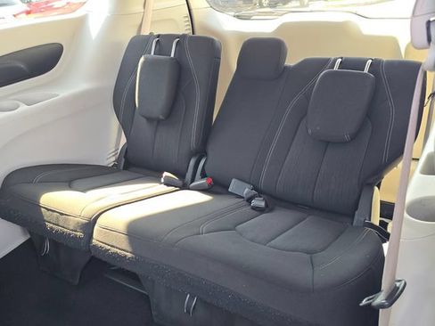 Used 2022 Chrysler Voyager LX FWD image 14