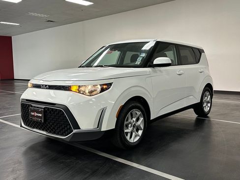 Used 2024 Kia Soul LX w/ Option Group 015 image 3