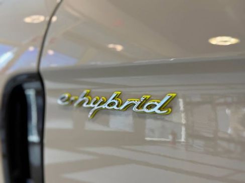 Used 2021 Porsche Panamera 4S w/ Premium Package image 26