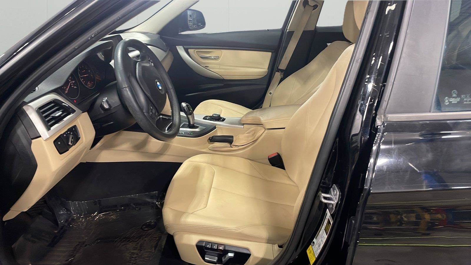 Used 2017 BMW 320i Sedan RWD image 10