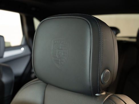 Certified 2026 Porsche Macan AWD/4WD image 17