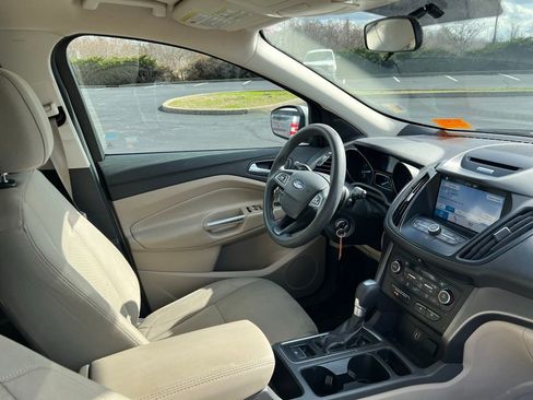 Used 2017 Ford Escape SE w/ Equipment Group 201A image 8