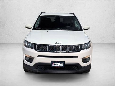 Used 2017 Jeep Compass Latitude w/ Popular Equipment Group FWD image 2