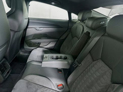 Used 2023 Audi e-tron GT Premium Plus image 28