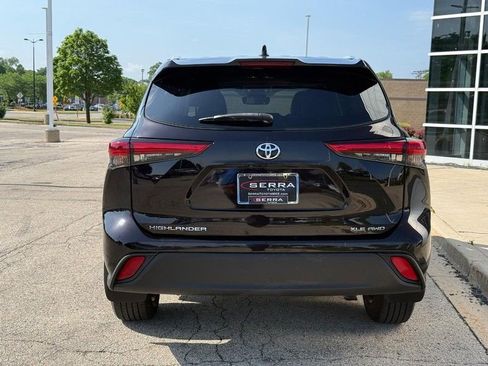 Used 2022 Toyota Highlander XLE AWD/4WD image 4