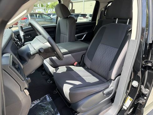 Used 2023 Nissan Titan SV RWD image 29
