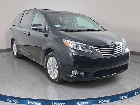 Used 2017 Toyota Sienna Limited Premium w/ Protection Package image 4