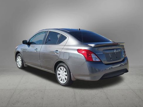 Used 2016 Nissan Versa SV image 4