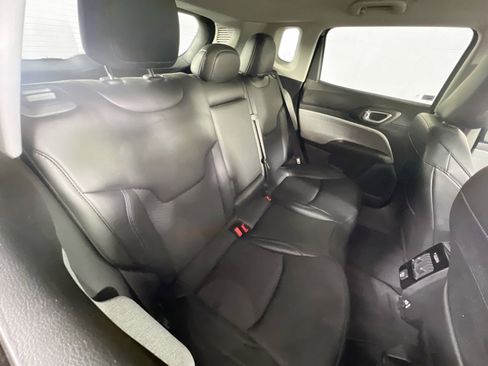 Used 2022 Jeep Compass Latitude image 24