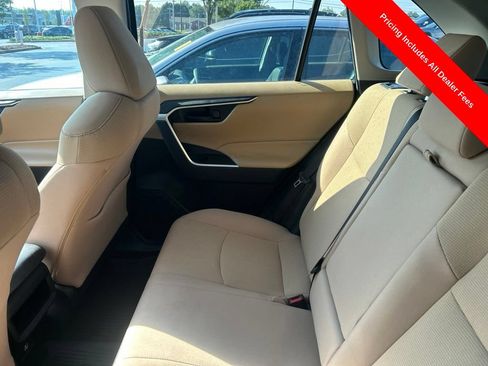Used 2021 Toyota RAV4 LE FWD image 8