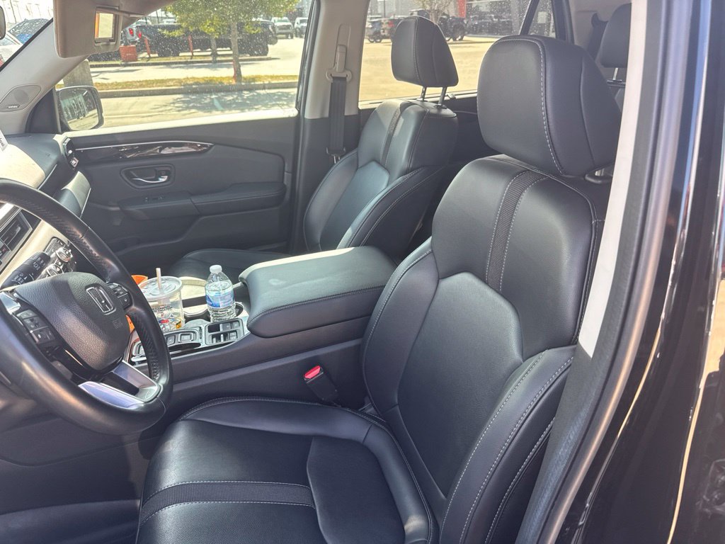 Used 2025 Honda Pilot Touring image 2