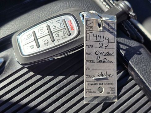New 2027 Chrysler Pacifica Limited AWD/4WD image 31