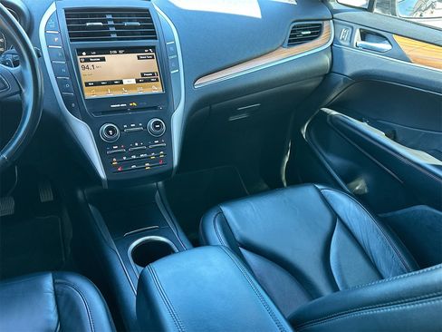 Used 2017 Lincoln MKC Select image 22