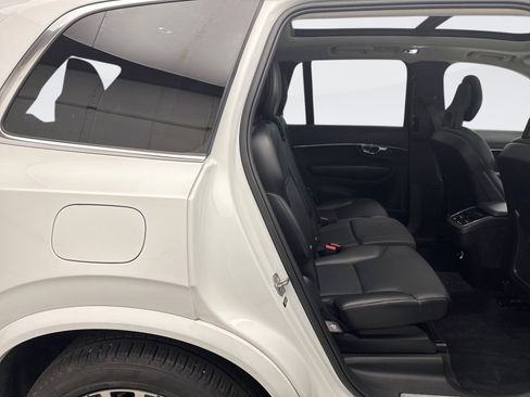 Used 2020 Volvo XC90 T5 Momentum image 18