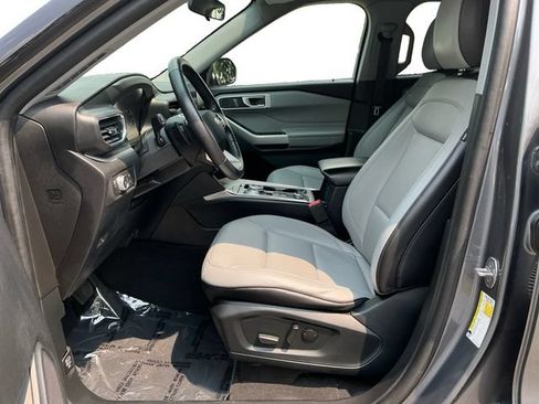 Used 2021 Ford Explorer XLT w/ Equipment Group 202A AWD/4WD image 10